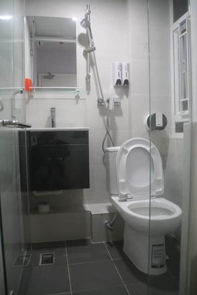 K & B Hostel 62/64