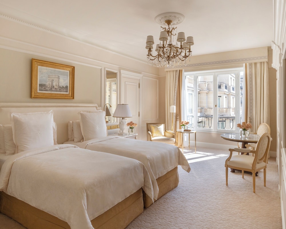 DELUXE, TWIN BEDS