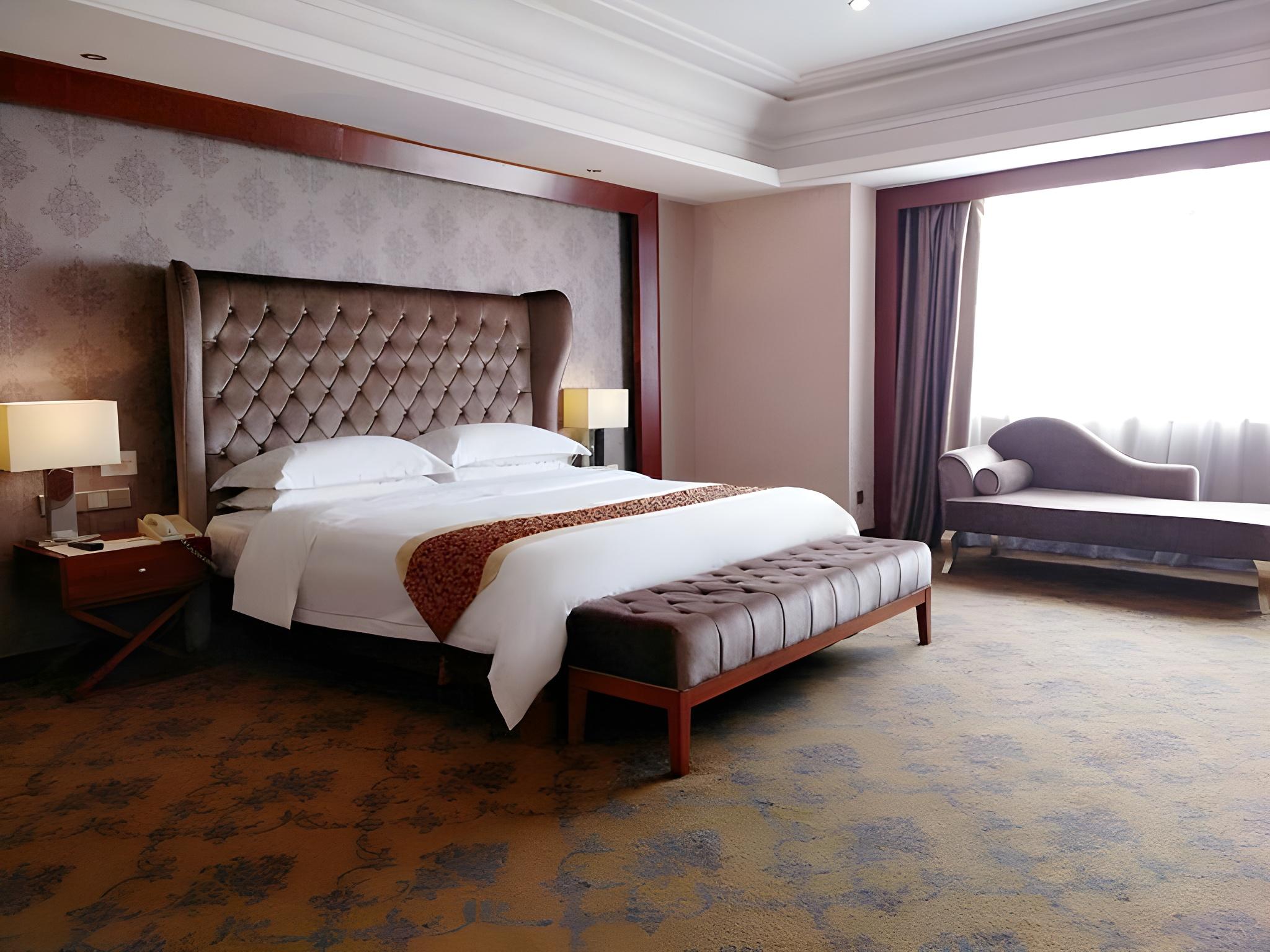 BUSINESS, SUITE