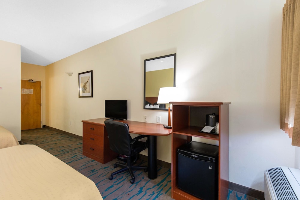 Gateway Hotel Suites Ascend Hotel Collection 29/33