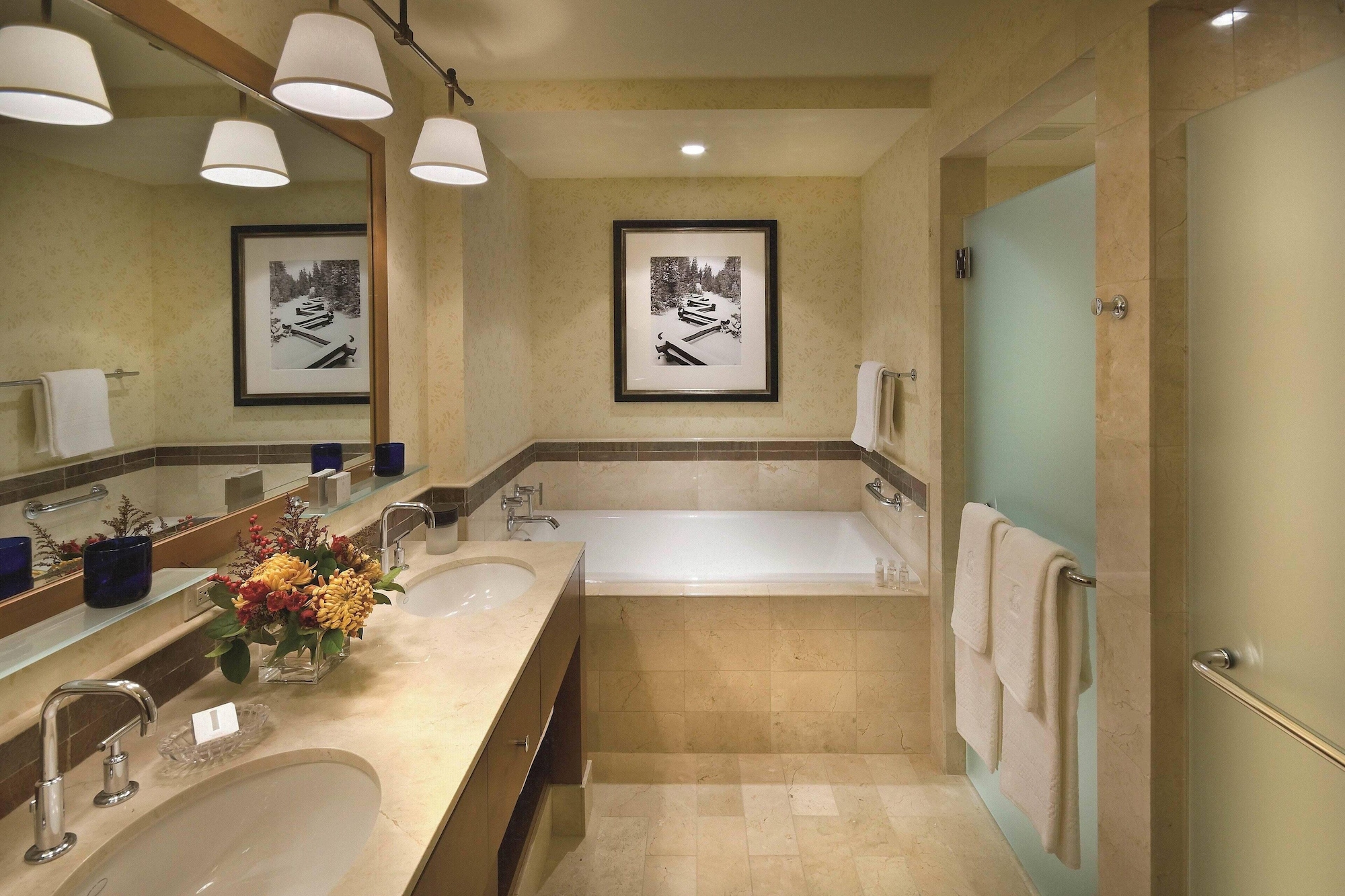 غرفة بسريرين كوين، The Ritz Carlton Lake Tahoe 12/12