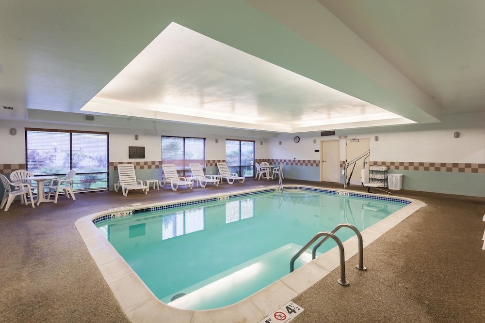 Comfort Suites East 6/42