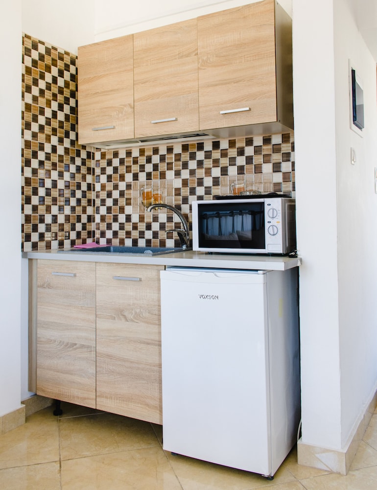 Nikolakakis Rooms Lavrio 8/65