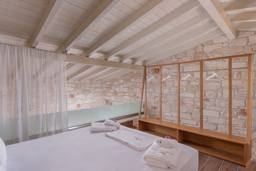 Mint Retreat Suites 5/42