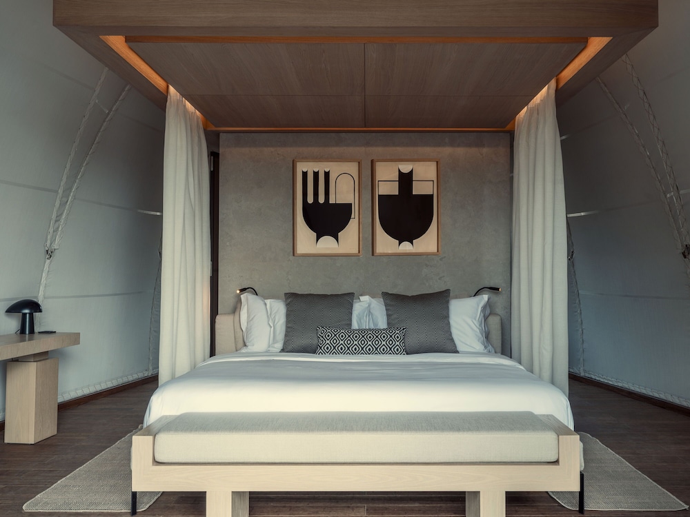 Cabana, King Bed, Plunge Pool