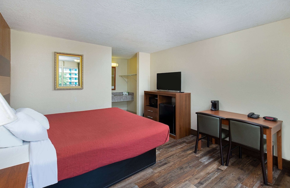 Americana Inn a Travelodge by Wyndham 16/50