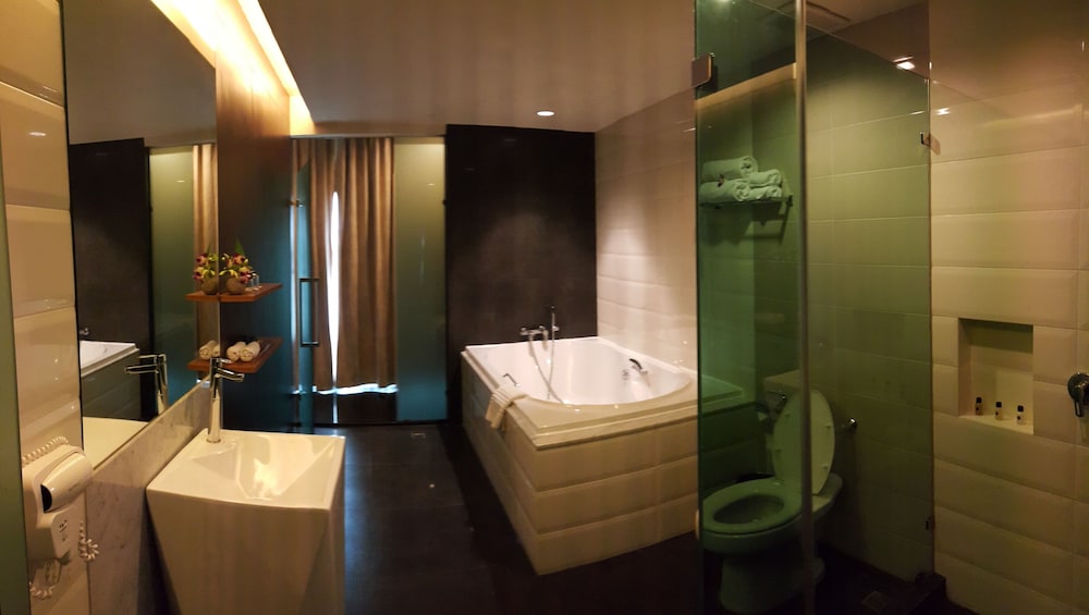Way Hotel 72/73