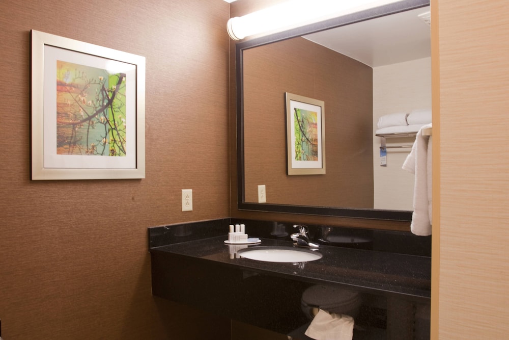 Fairfield Inn And Suites Bedford 21/36