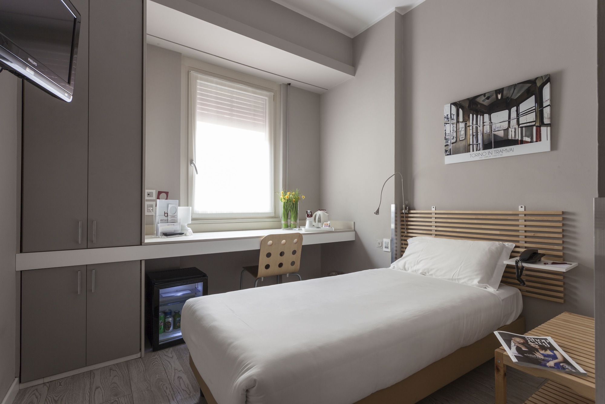 ROOM, SINGLE