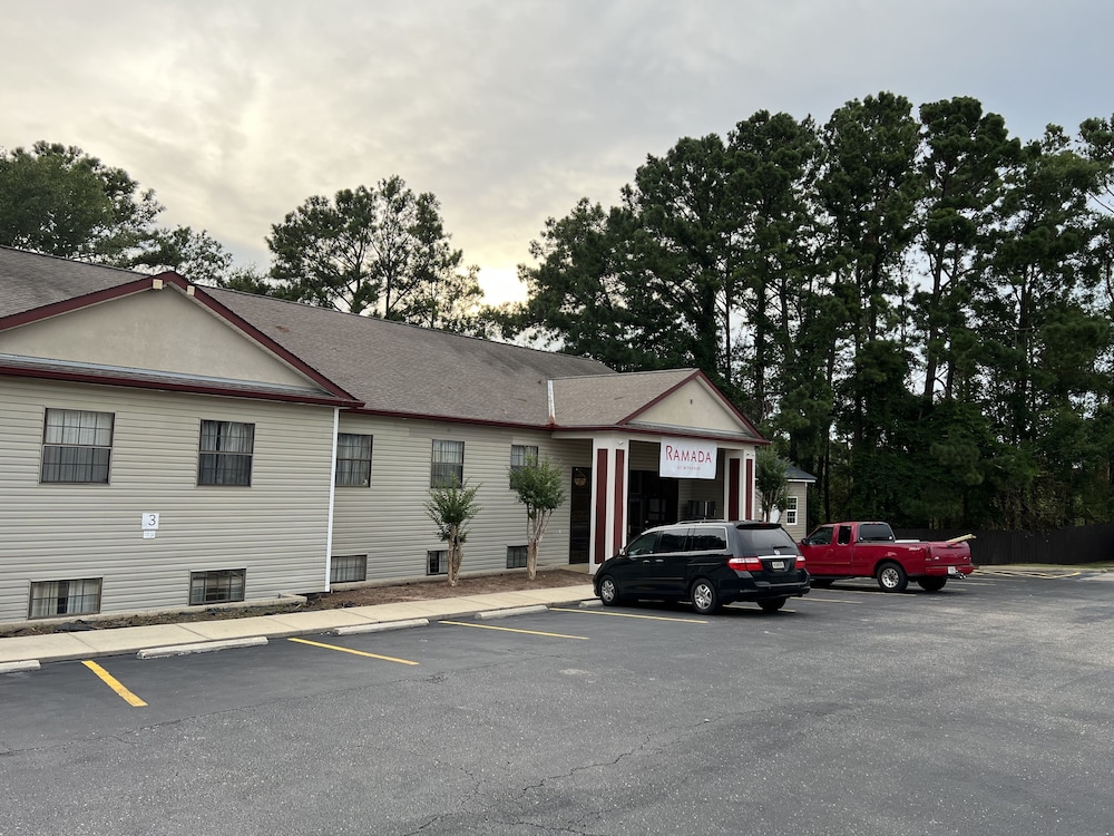 Ramada by Wyndham Studio Suites Dothan 23/35