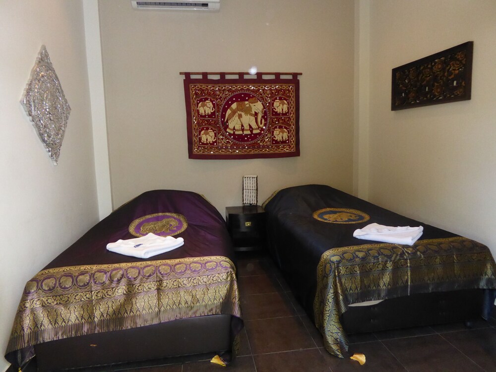VIP Chain Resort Pool Villa 13/50