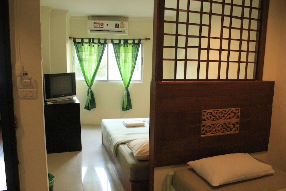 New Road Guest House 32/34