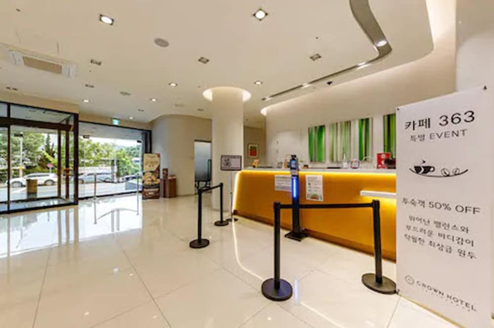 Crown Hotel photo5