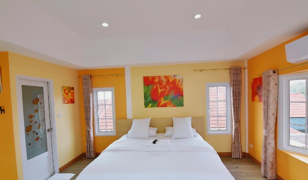 STANDARD, KING BED, BALCONY