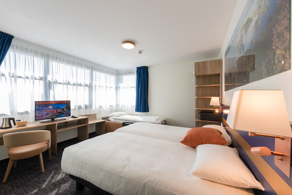 K Hotel 14/49