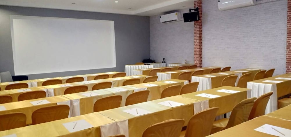 Makan Resort 33/43