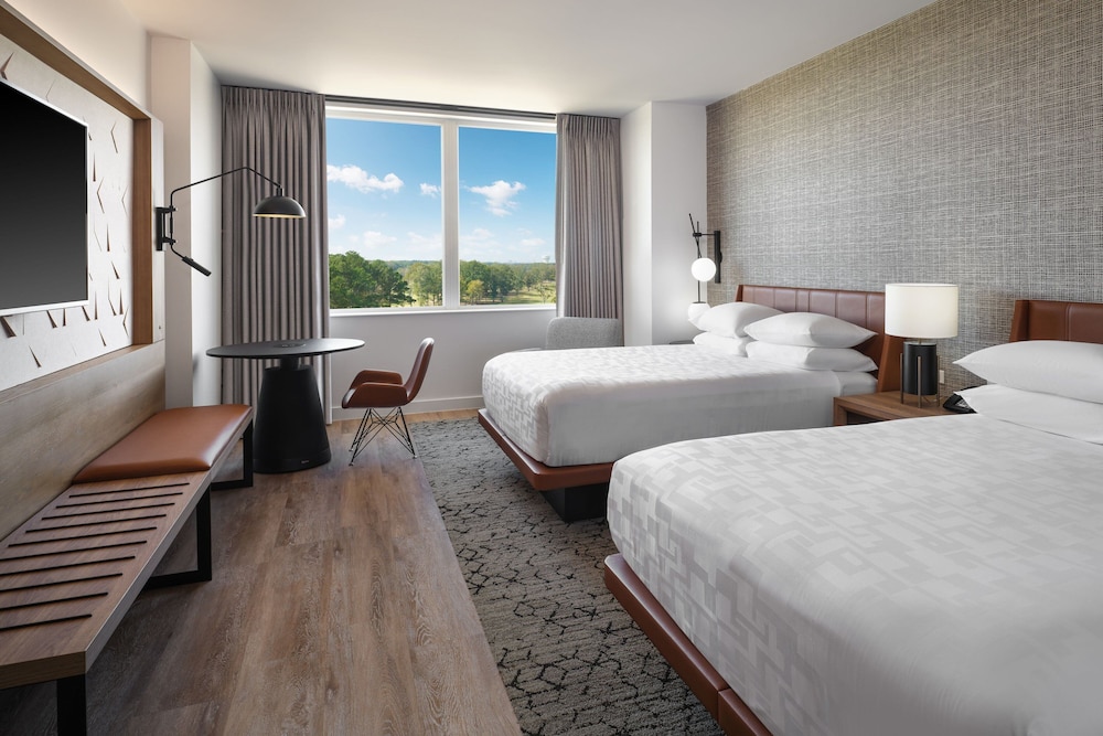 Deluxe, 2 Queen Beds, Golf Course View