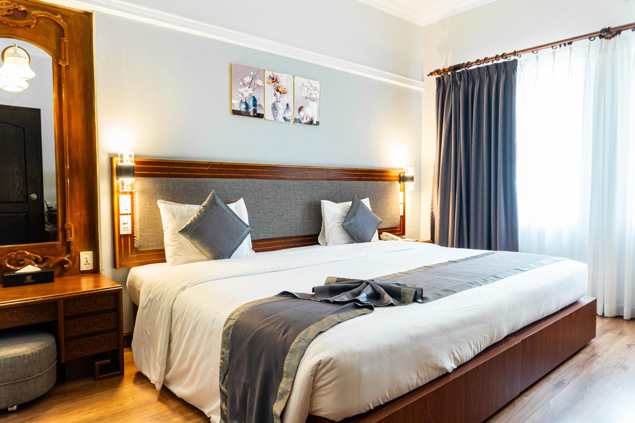 Super, Deluxe, Double or Twin Bed, City View
