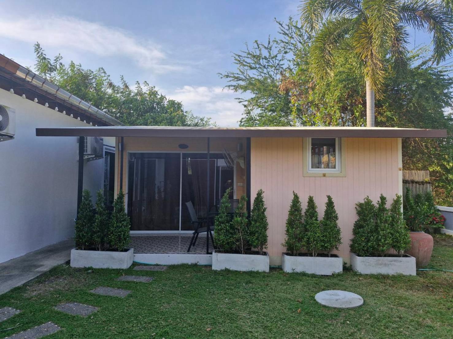 4 Palms Resort 6/45