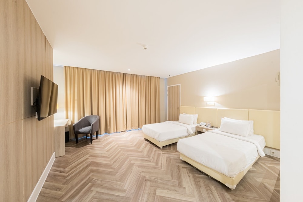 Executive, Twin Beds, Laundry