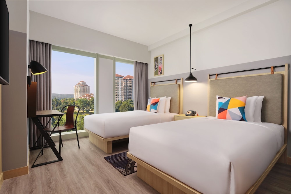 Moxy, Twin Beds