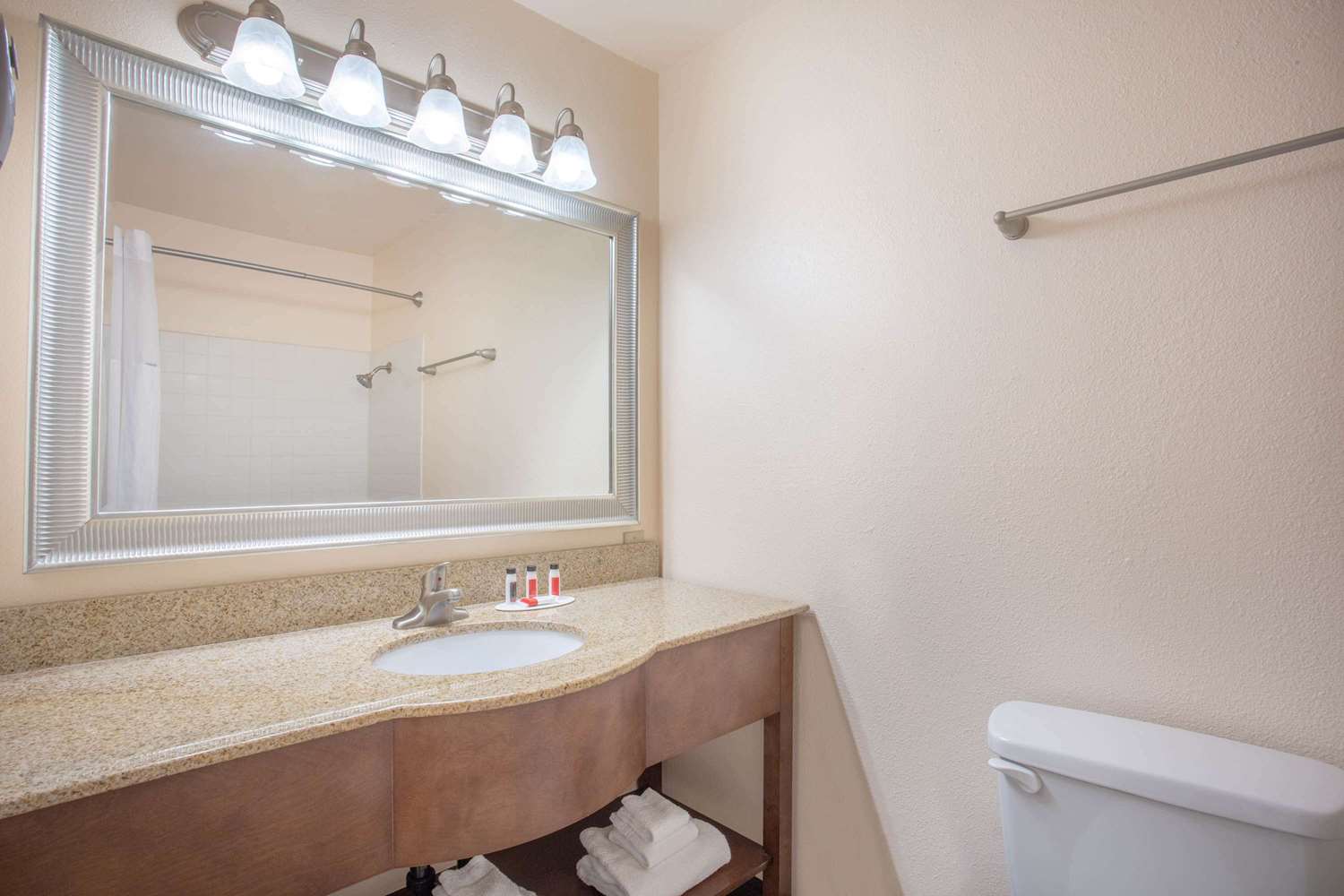 Travelodge by Wyndham Hawthorne 27/27