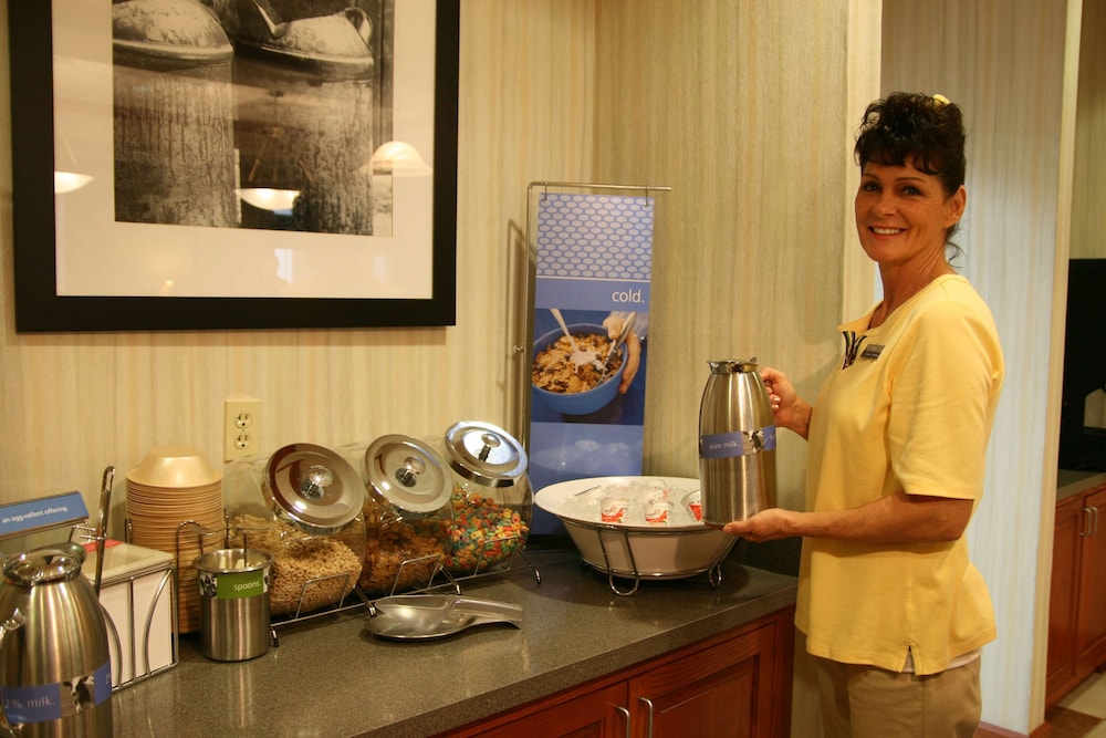Hampton Inn Lebanon, KY 32/50