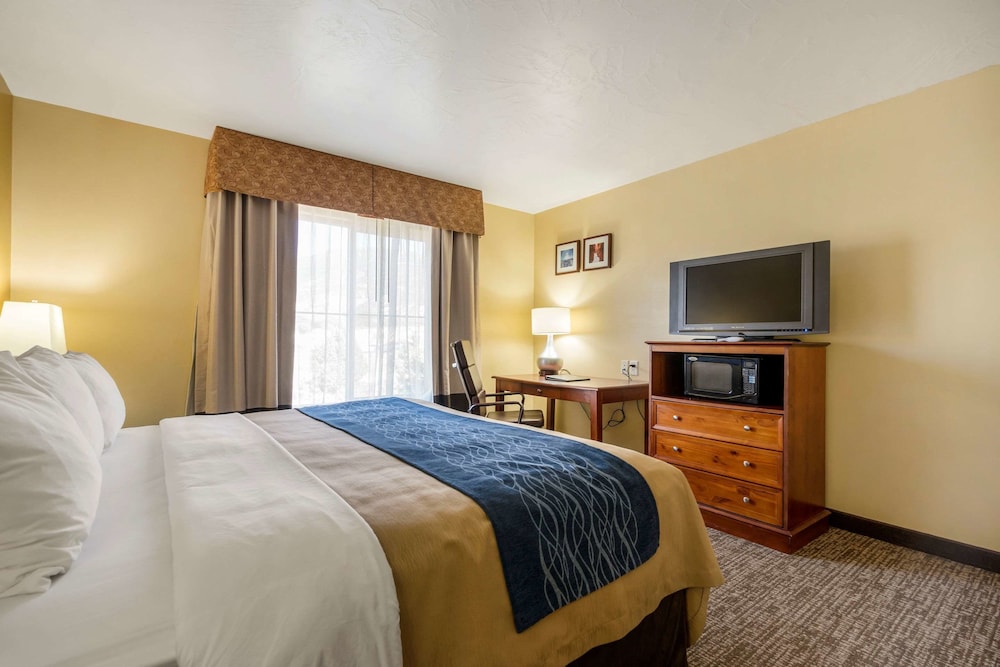 Comfort Inn & Suites Cedar City South, UT 9/36