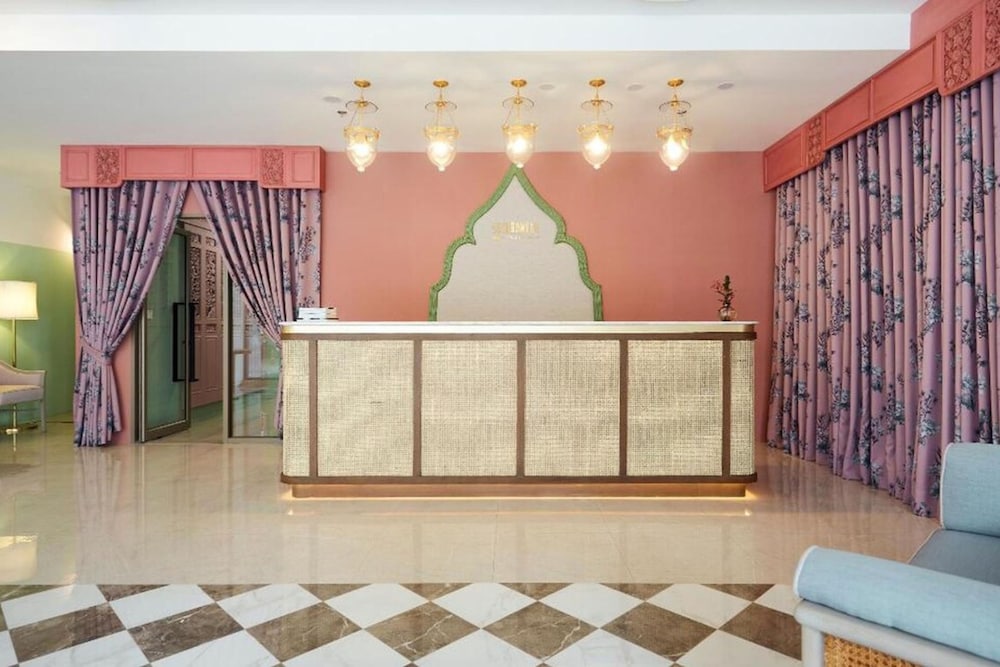56 Surawong Hotel Bangkok 12/66