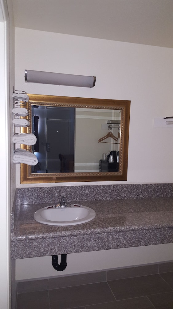 Best Economy Inn n Suites 20/67