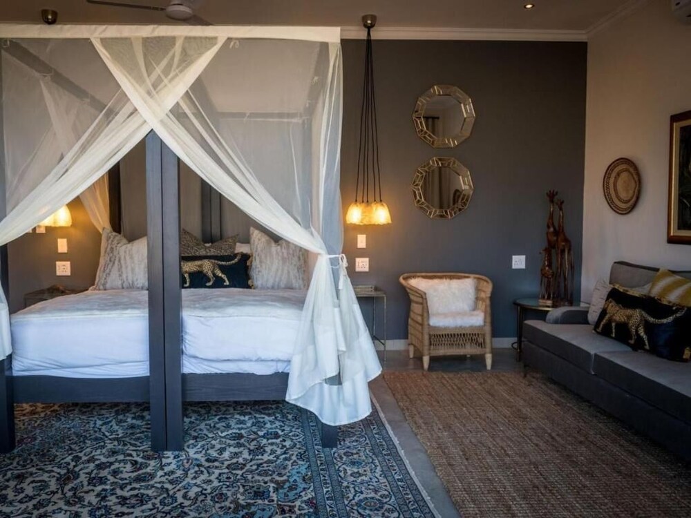 Safari Moon Luxury Bush Lodge 4/50