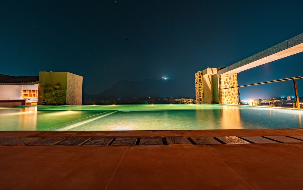 Basalt Paradise Resort And Spa 26/38
