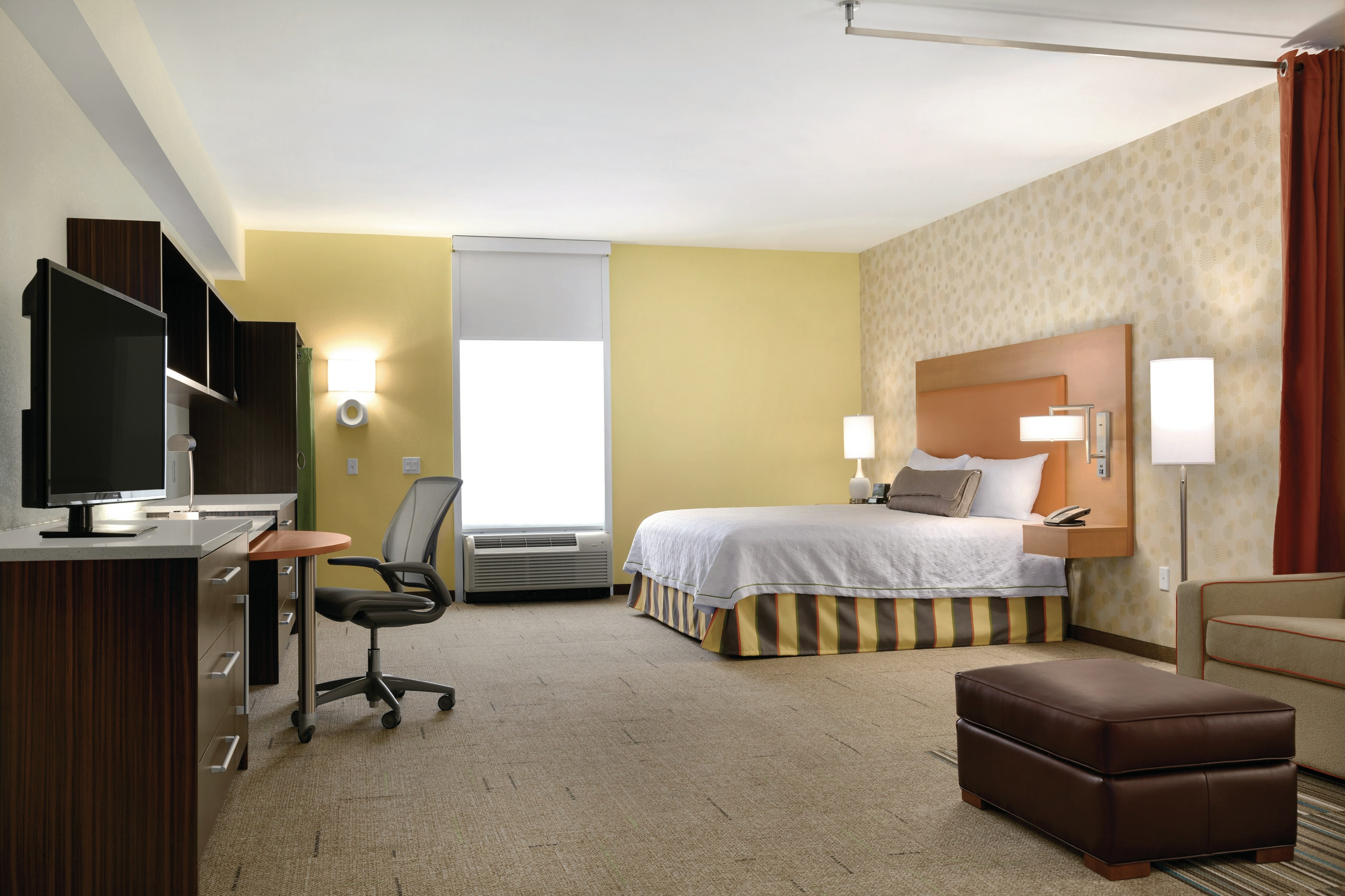 Studio, King Bed, Accessible