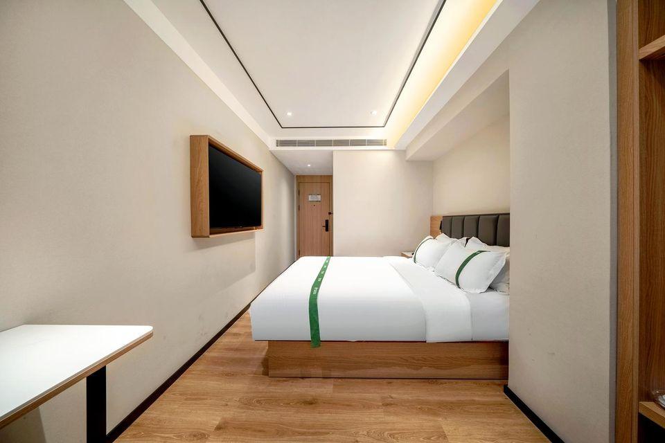 Smart, Queen Bed