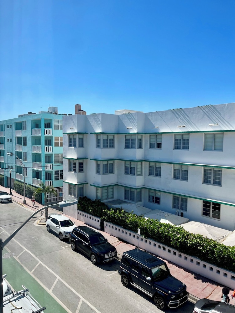 Majestic Hotel South Beach 2/50