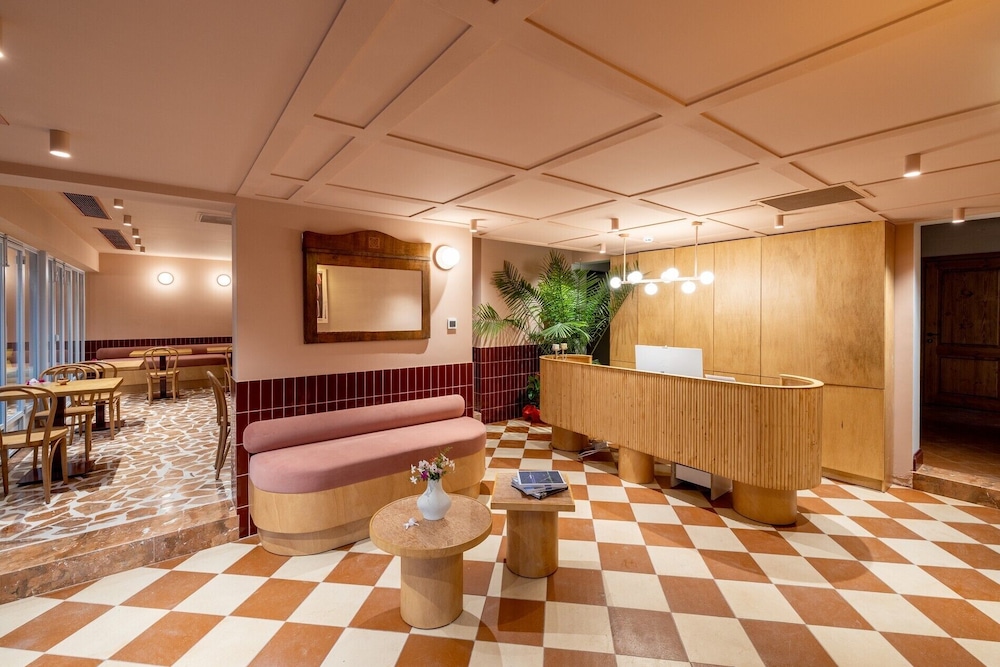 Yonca Anjelika Otel +12 6/50
