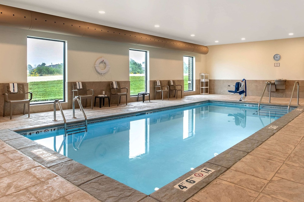 Comfort Inn and Suites Ames Near ISU Campus 23/41