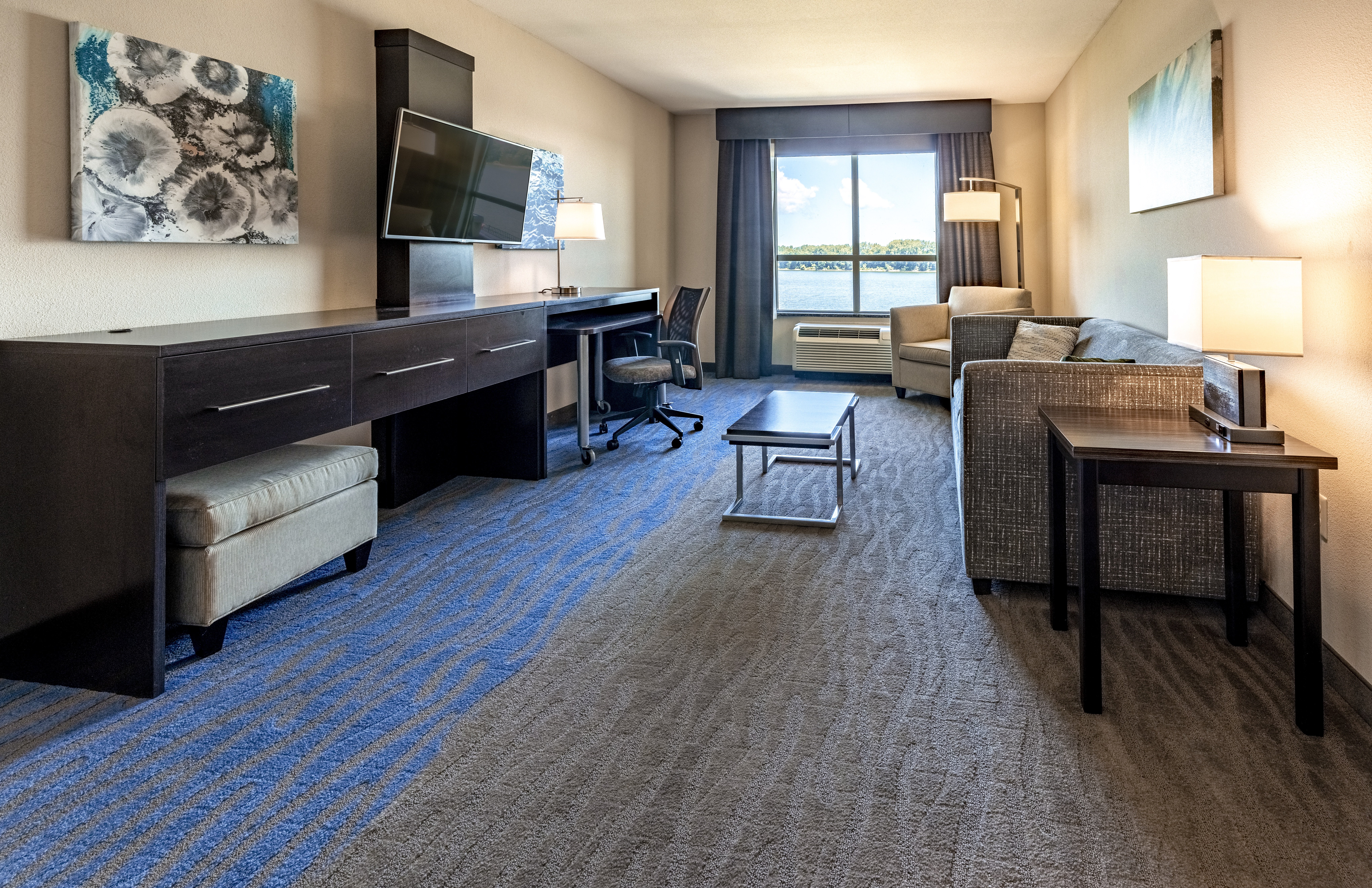 Holiday Inn Owensboro Riverfront 53/75