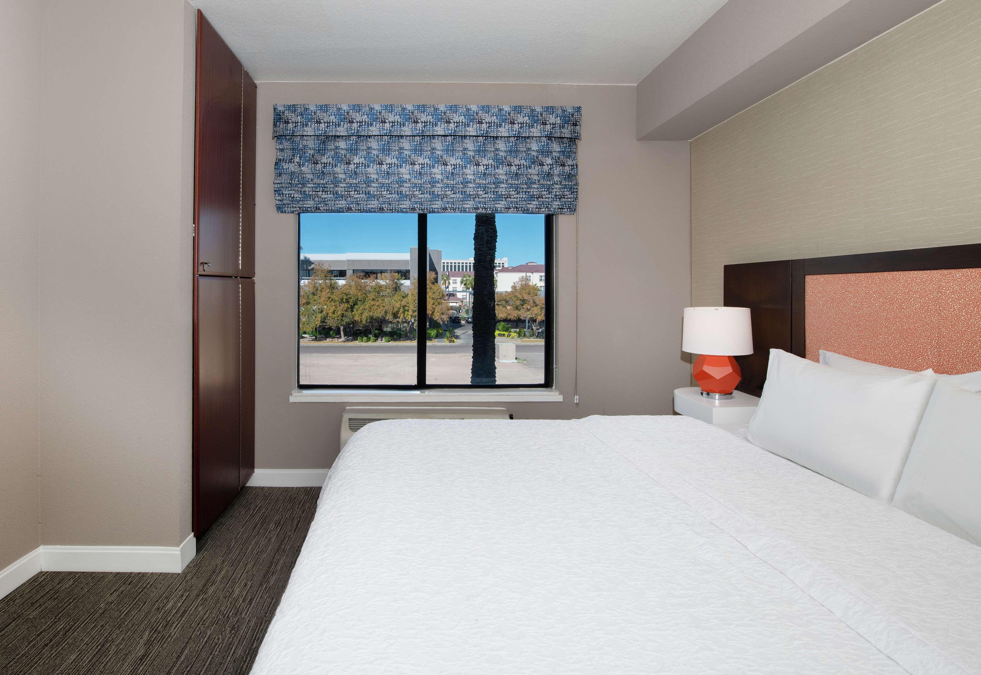 1 BEDROOM, EXECUTIVE, SUITE, KING BED