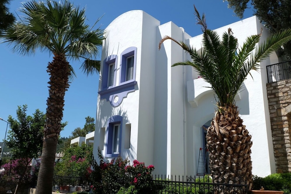 Omar Hotel 2/40
