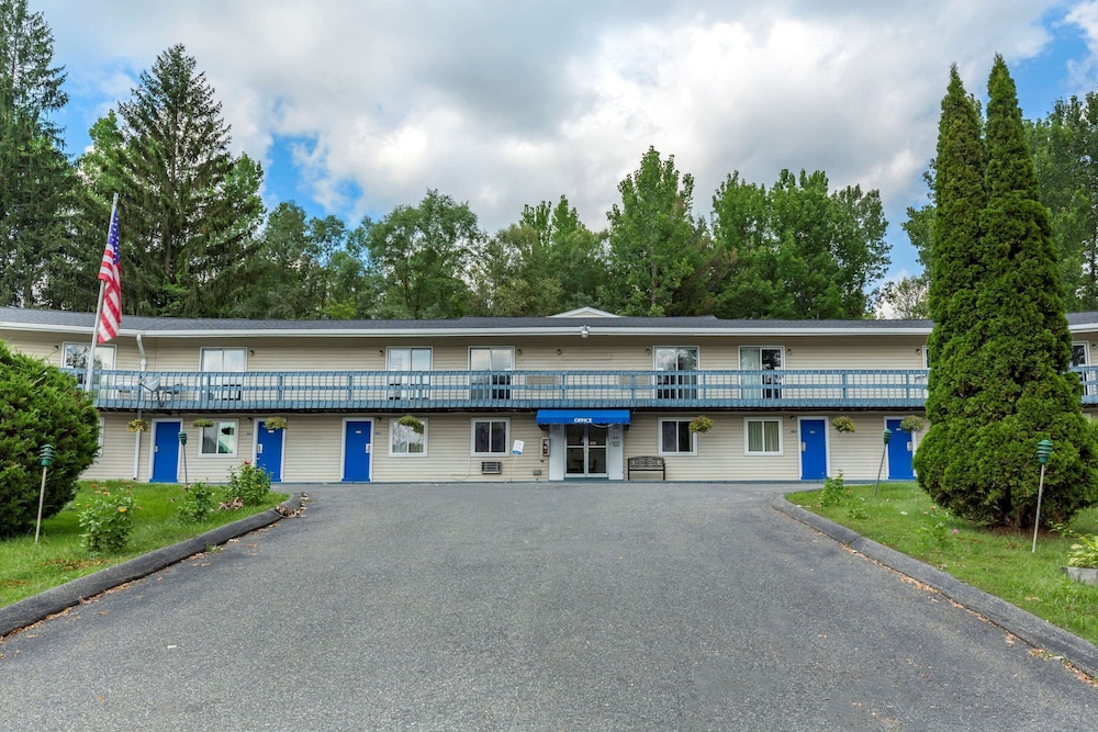 Econo Lodge Lee - Great Barrington 4/65