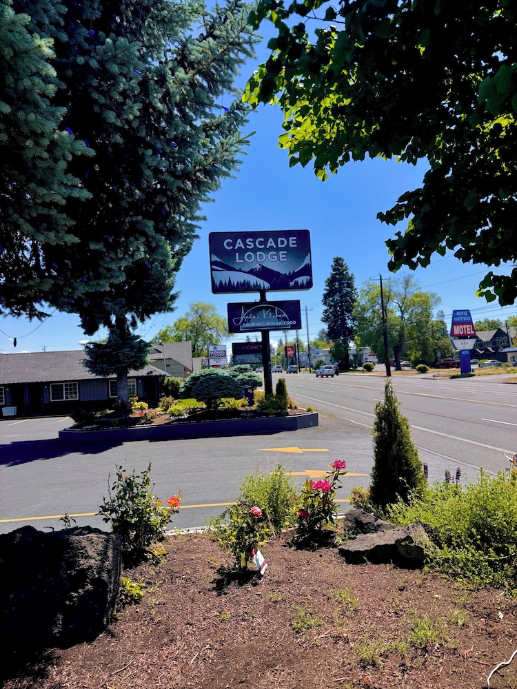 Cascade Lodge 62/66
