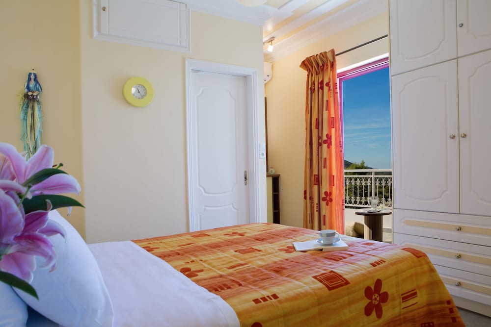 Exanthia Villas 14/50