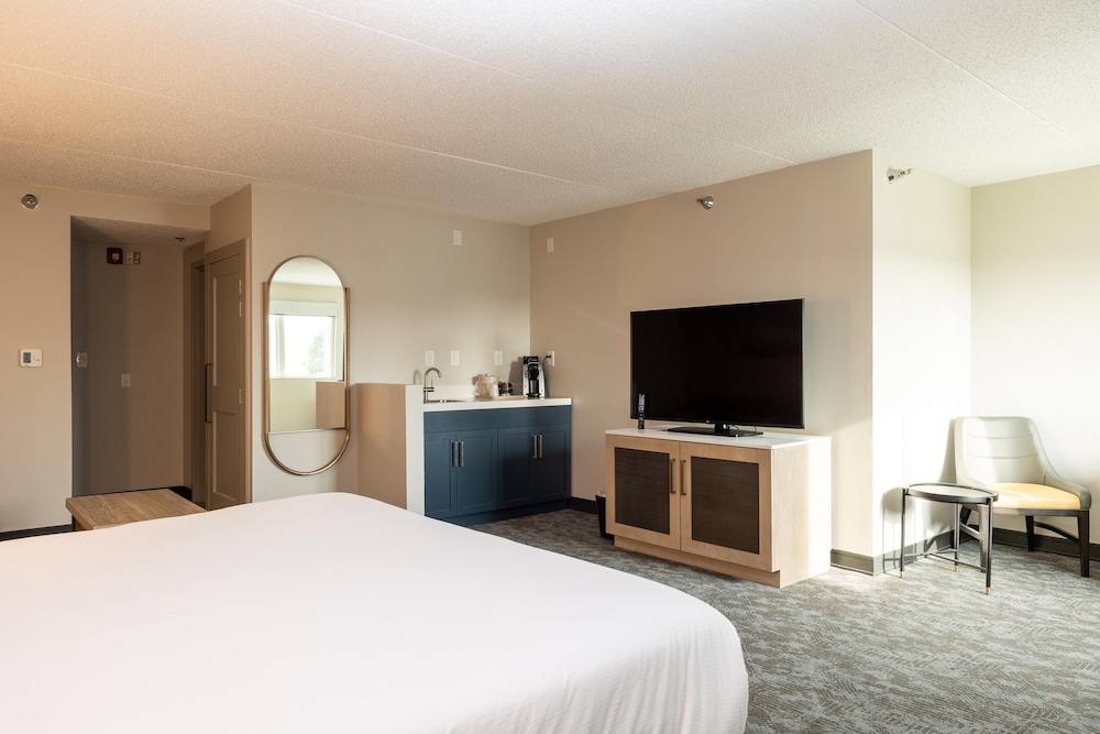Room at DoubleTree by Hilton Austin, MN, AUSTIN - MN