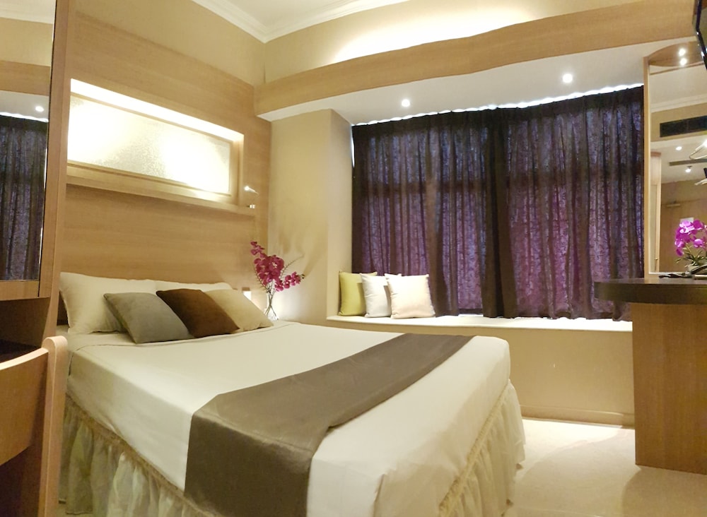 DELUXE, DOUBLE BED