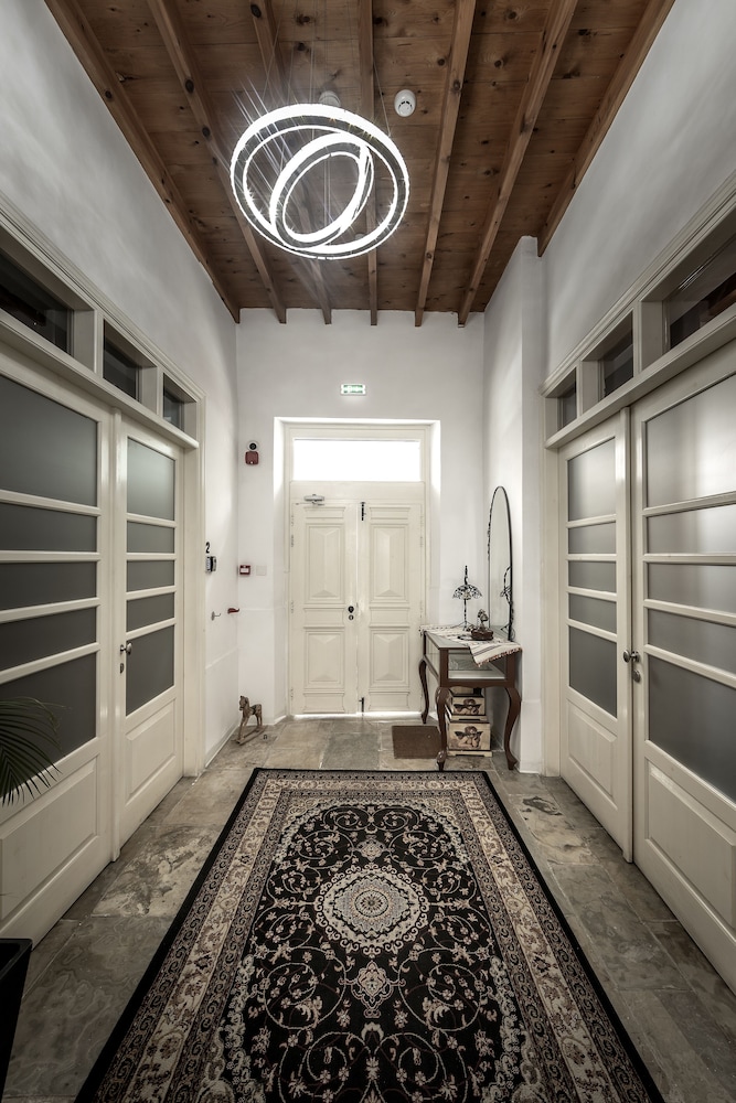 Edem Traditional House 24/32