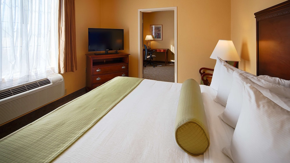 Best Western Plus Executive Hotel Suites 14/50