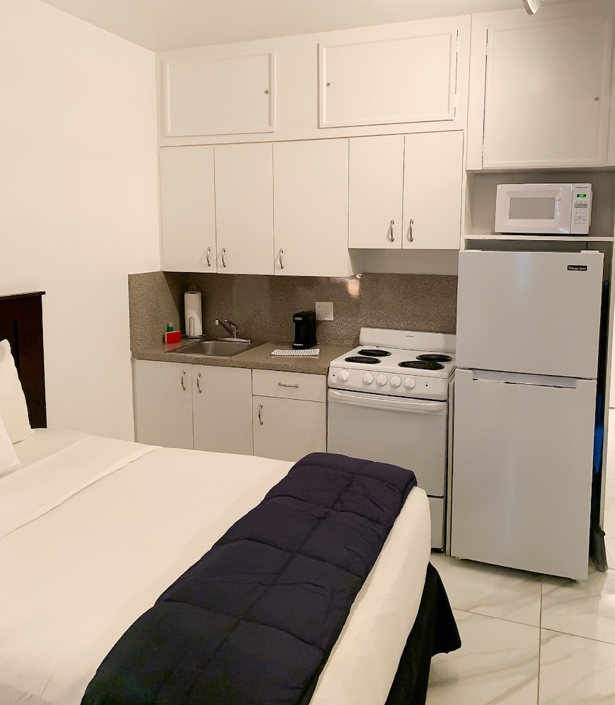 Ocean Front Casablanca Studios with FULL KITCHENS & Beach access By BL Rentals 10/50