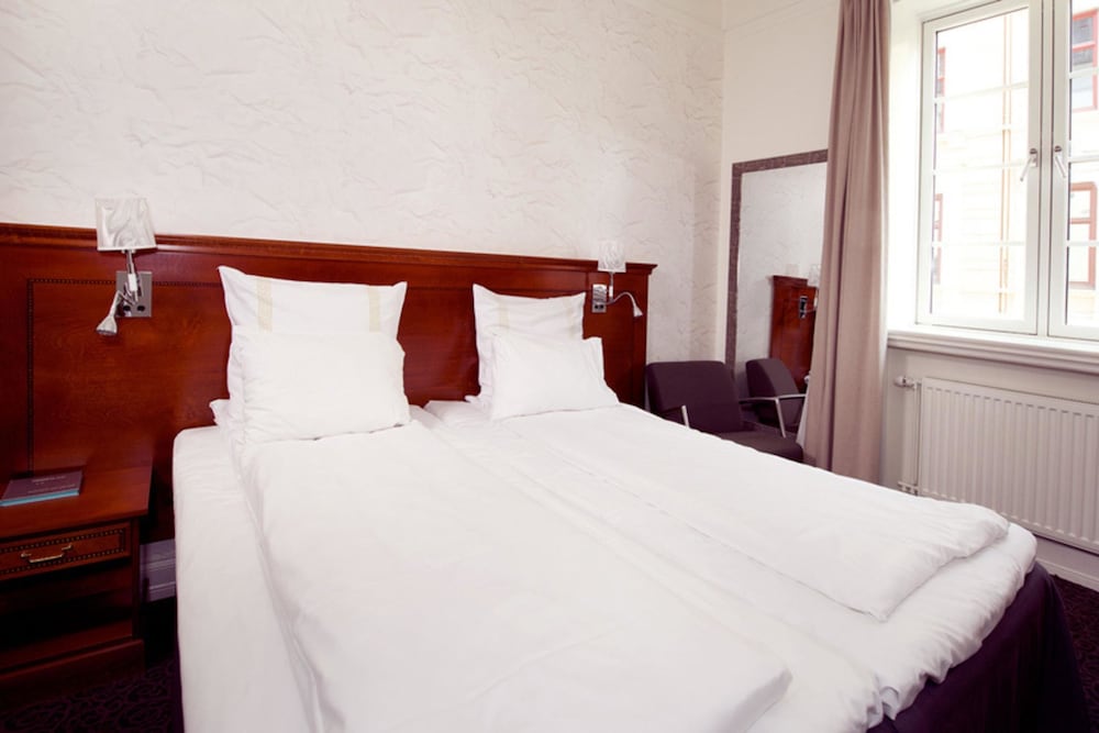 Home Hotel Savoy 18/81
