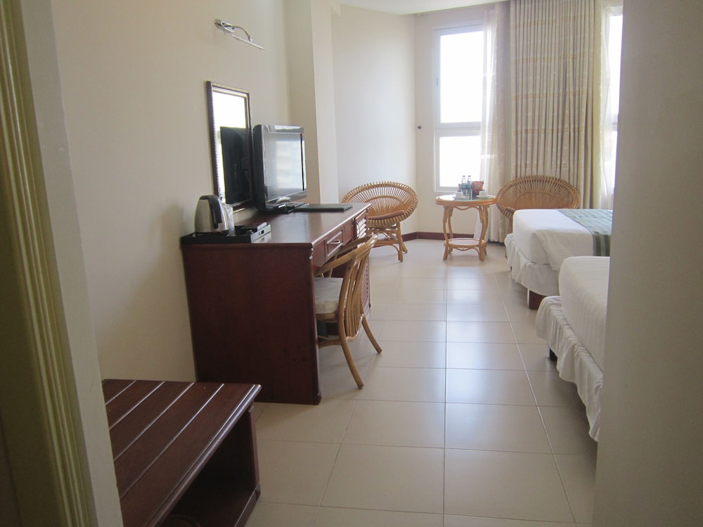 The Coast Hotel 39/47